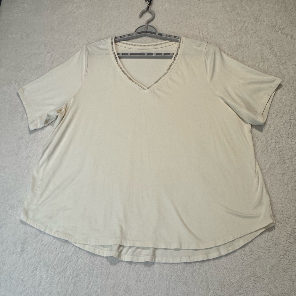 Lane Bryant Short Sleeves V Neck Top
Size 26/28